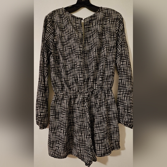 One Clothing Womens Size M Long Sleeve Romper Black V-Neck - Picture 5 of 9
